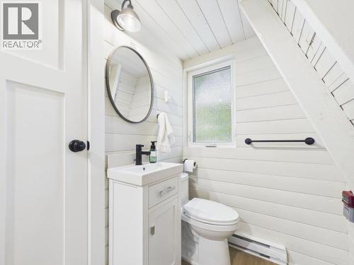 2158 Roberts Road, Powell River, BC - Indoor Photo Showing Bathroom