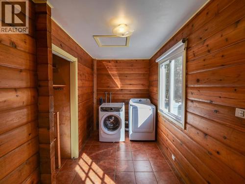 182 S Coach Road, Quesnel, BC - Indoor Photo Showing Laundry Room