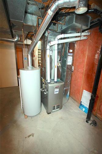 well maintained - 380 Brooklyn Street, Winnipeg, MB - Indoor Photo Showing Basement