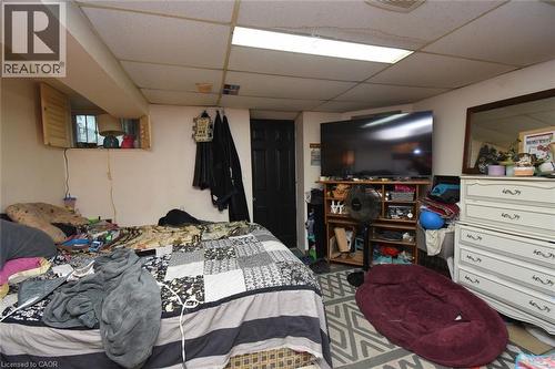 22 Picton Street E, Hamilton, ON - Indoor Photo Showing Bedroom