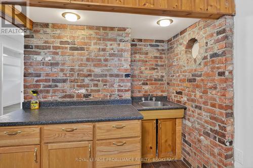 1088 Pinewood Place, Kingston (City Northwest), ON - Indoor Photo Showing Kitchen
