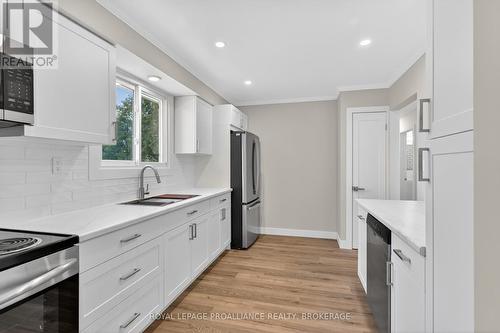 1088 Pinewood Place, Kingston (City Northwest), ON - Indoor Photo Showing Kitchen With Upgraded Kitchen