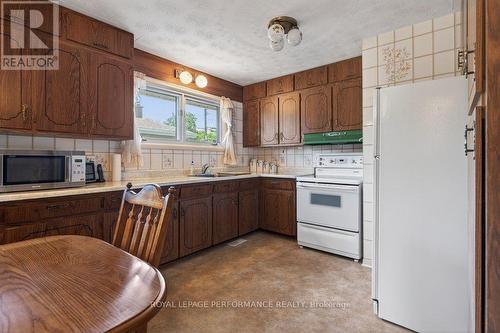 2184 Melfort Street, Ottawa, ON - Indoor Photo Showing Kitchen