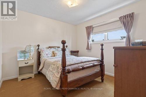 2184 Melfort Street, Ottawa, ON - Indoor Photo Showing Bedroom