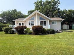 333 Pleasant Valley Drive  Pelican Lake, MB R0G 1W0