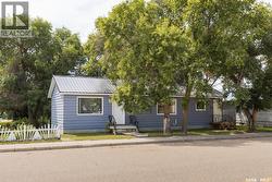 402 Grand AVENUE Luseland, SK S0L 2A0