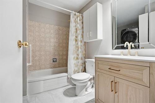 11-760 River Rd, Winnipeg, MB - Indoor Photo Showing Bathroom
