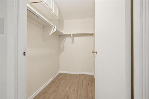 11-760 River Rd, Winnipeg, MB - Indoor With Storage