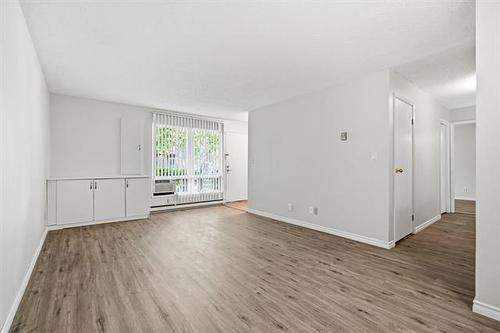 11-760 River Rd, Winnipeg, MB - Indoor Photo Showing Other Room
