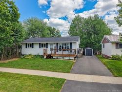 90 Bliss ST  Fredericton, NB E3B 5S9