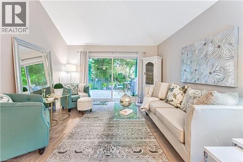 418 Sandbanks Crescent, Waterloo, ON - Indoor Photo Showing Living Room