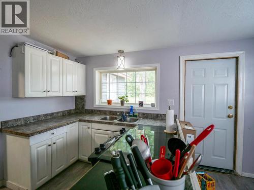 201 Lewis Drive, Quesnel, BC - Indoor Photo Showing Kitchen With Double Sink