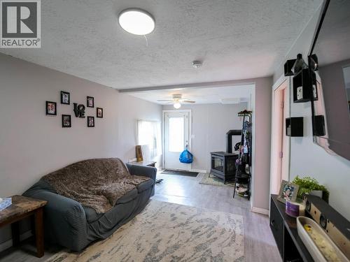 201 Lewis Drive, Quesnel, BC - Indoor Photo Showing Living Room