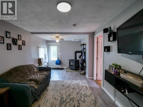201 Lewis Drive, Quesnel, BC - Indoor Photo Showing Living Room