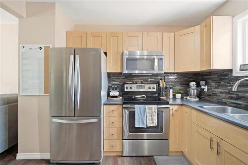 803 Day Street, Winnipeg, MB - Indoor Photo Showing Kitchen
