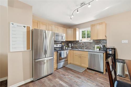 803 Day Street, Winnipeg, MB - Indoor Photo Showing Kitchen