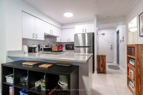 513-109 Front Street E, Toronto, ON - Indoor Photo Showing Kitchen With Stainless Steel Kitchen