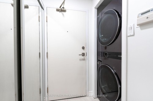 513-109 Front Street E, Toronto, ON - Indoor Photo Showing Laundry Room