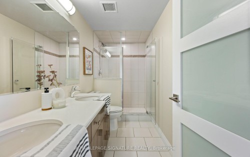 706-53 Arthur Street S, Guelph, ON - Indoor Photo Showing Bathroom