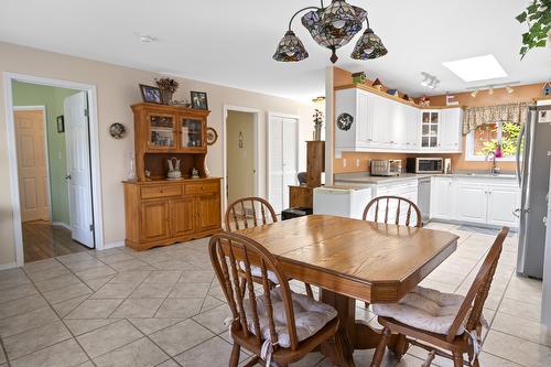 13532 Mountain Shores Road, Boswell, BC - Indoor Photo Showing Dining Room