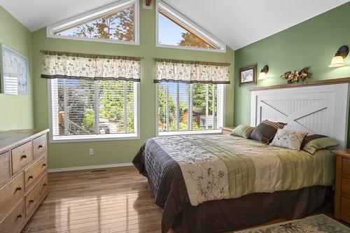 13532 Mountain Shores Road, Boswell, BC - Indoor Photo Showing Bedroom