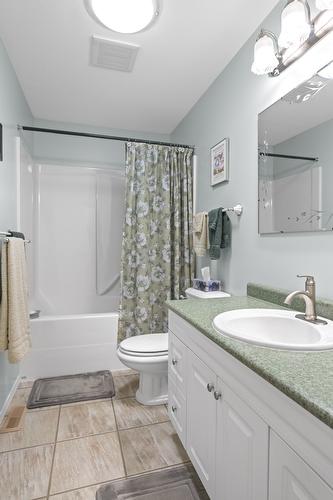 13532 Mountain Shores Road, Boswell, BC - Indoor Photo Showing Bathroom
