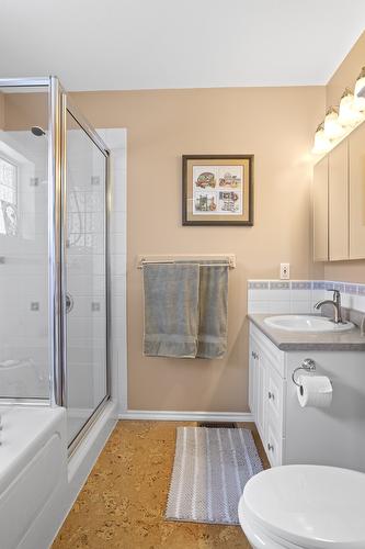 13532 Mountain Shores Road, Boswell, BC - Indoor Photo Showing Bathroom