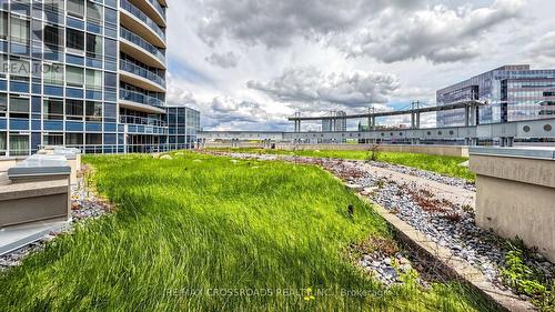 656 - 23 Cox Boulevard, Markham, ON - Outdoor