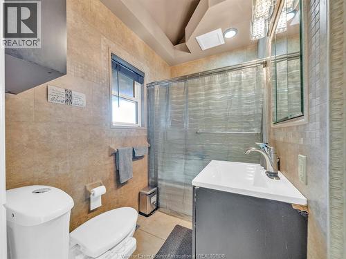 4891 Seminole, Windsor, ON - Indoor Photo Showing Bathroom
