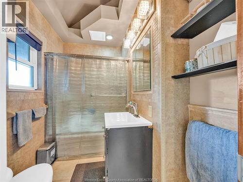 4891 Seminole, Windsor, ON - Indoor Photo Showing Bathroom