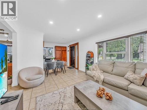 4891 Seminole, Windsor, ON - Indoor Photo Showing Living Room