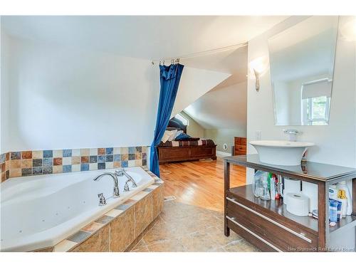 360-362 Cameron St, Moncton, NB - Indoor Photo Showing Bathroom