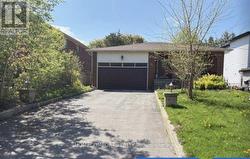 70 HUNT ( MAIN FLOOR ) AVENUE Richmond Hill, ON L4C 4G9