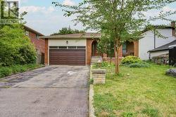 70 HUNT ( MAIN FLOOR ) AVENUE Richmond Hill, ON L4C 4G9