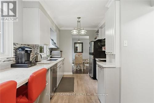 132 Hampton Heath Road, Burlington, ON - Indoor Photo Showing Kitchen