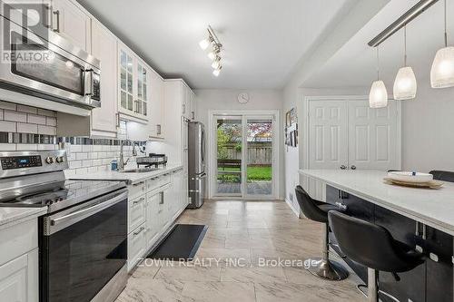 6 Albany Avenue, Hamilton, ON - Indoor Photo Showing Kitchen