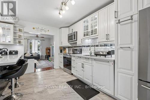6 Albany Avenue, Hamilton, ON - Indoor Photo Showing Kitchen