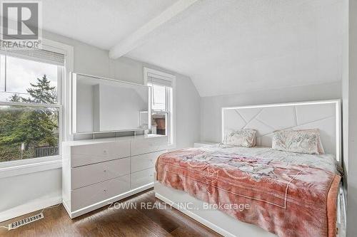 6 Albany Avenue, Hamilton, ON - Indoor Photo Showing Bedroom