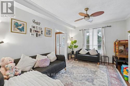 6 Albany Avenue, Hamilton, ON - Indoor Photo Showing Other Room