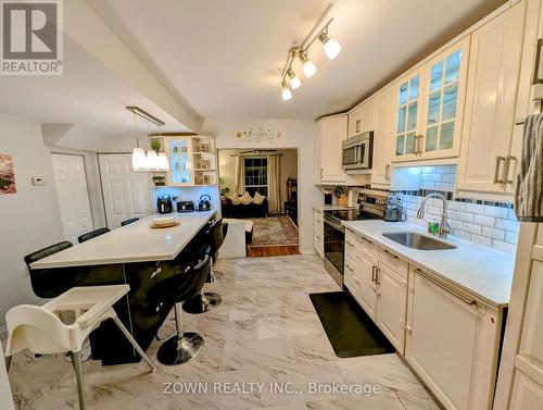 6 Albany Avenue, Hamilton, ON - Indoor Photo Showing Kitchen