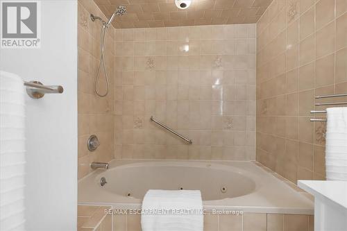 345 Berkindale Drive, Hamilton, ON - Indoor Photo Showing Bathroom