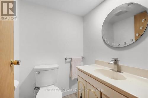 345 Berkindale Drive, Hamilton, ON - Indoor Photo Showing Bathroom
