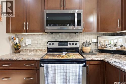 503 Maple Crescent, Warman, SK - Indoor Photo Showing Kitchen With Upgraded Kitchen