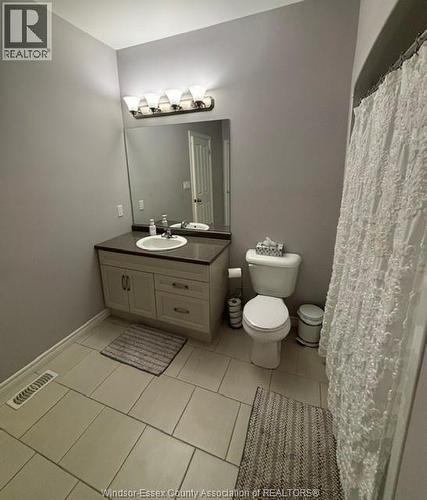 6114 Tiburon Crescent, Windsor, ON - Indoor Photo Showing Bathroom