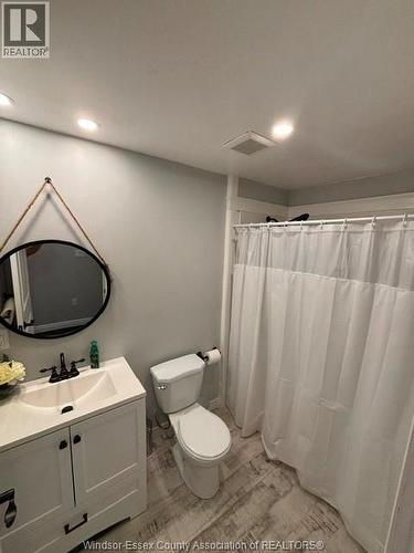 6114 Tiburon Crescent, Windsor, ON - Indoor Photo Showing Bathroom