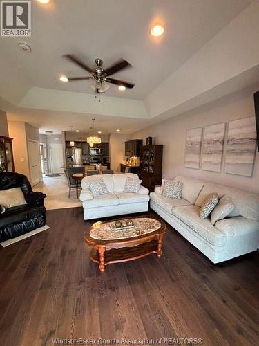 6114 Tiburon Crescent, Windsor, ON - Indoor Photo Showing Living Room