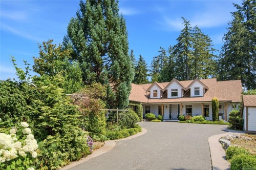 531 Yambury Rd, Qualicum Beach, BC 