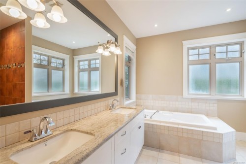 531 Yambury Rd, Qualicum Beach, BC 