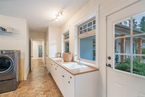 531 Yambury Rd, Qualicum Beach, BC 