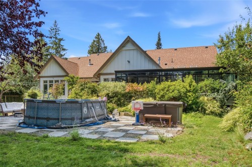 531 Yambury Rd, Qualicum Beach, BC 